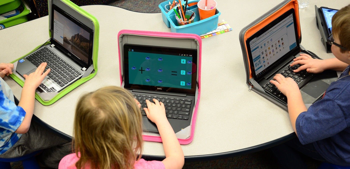 Tehnologia în școli: Promisiuni neîmplinite și rezultate mai slabe Statele Unite au investit peste 30 de miliarde de dolari în laptopuri și tablete pentru elevi, cu scopul de a accelera procesul de învățare