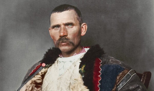 Românii din Transilvania, atrași de visul american la începutul secolului XX Sute de mii de români, majoritatea din Transilvania, au ales să își caute norocul în America la începutul secolului XX