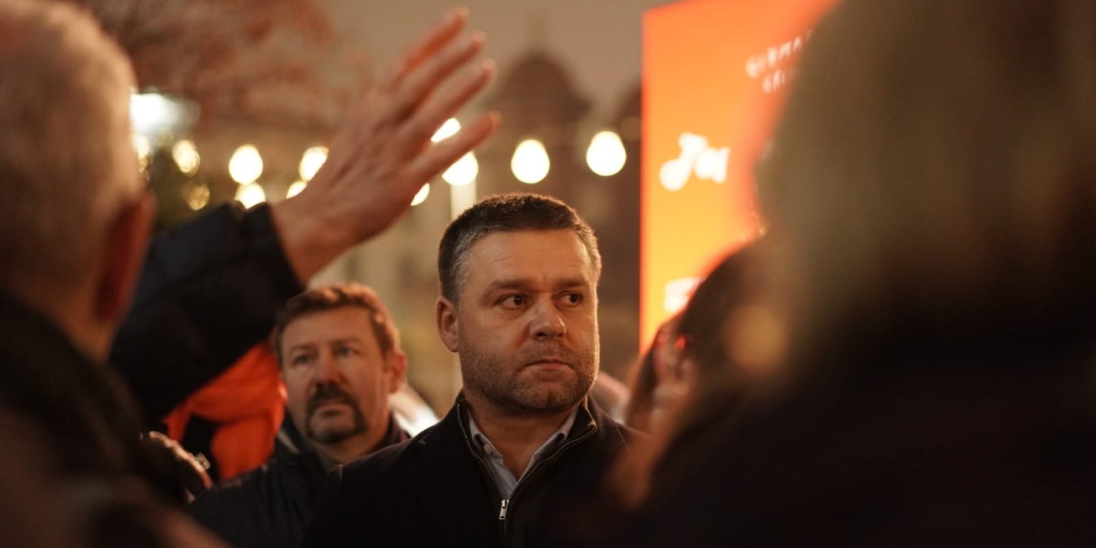 Ciucu intră în podcast: Primarul Capitalei vrea să explice administrația „prin ochii săi” Primarul General al Bucureștiului, Ciprian Ciucu, a anunțat lansarea unui podcast dedicat politicilor și administrației locale, potrivit unui mesaj publicat pe pagina sa de Facebook