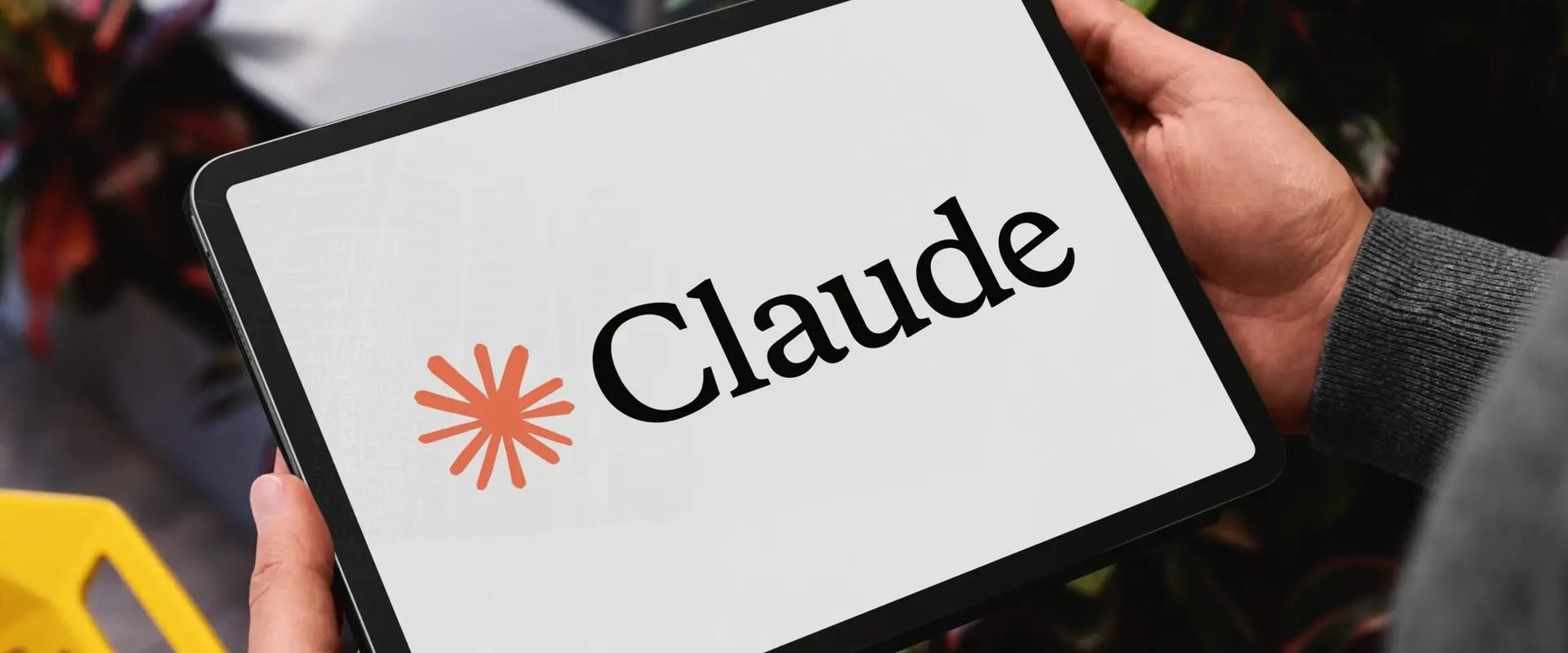 Claude, inteligența artificială care vrea să lucreze direct pe calculatorul tău Compania Anthropic a făcut publică o actualizare majoră pentru modelele sale de inteligență artificială Claude Code și Claude Cowork