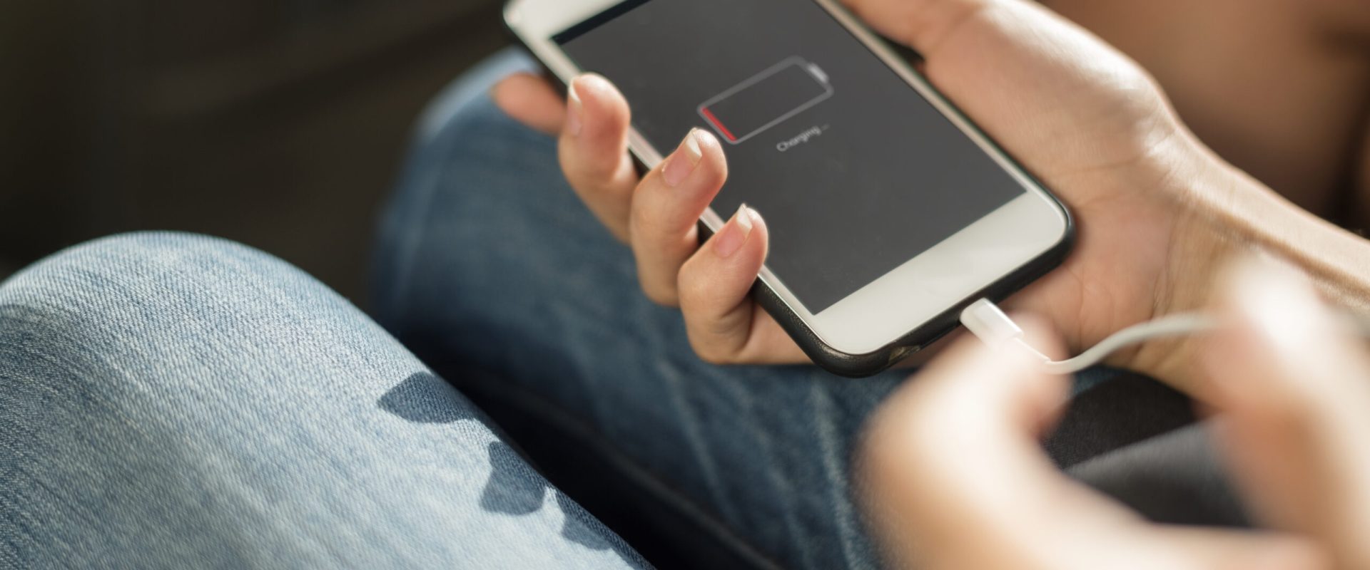 Telefonul mobil, un generator de căldură: Cum să eviți supraîncălzirea în timpul încărcării Supraîncălzirea telefonului în timpul încărcării este o problemă comună, dar adesea trecută cu vederea