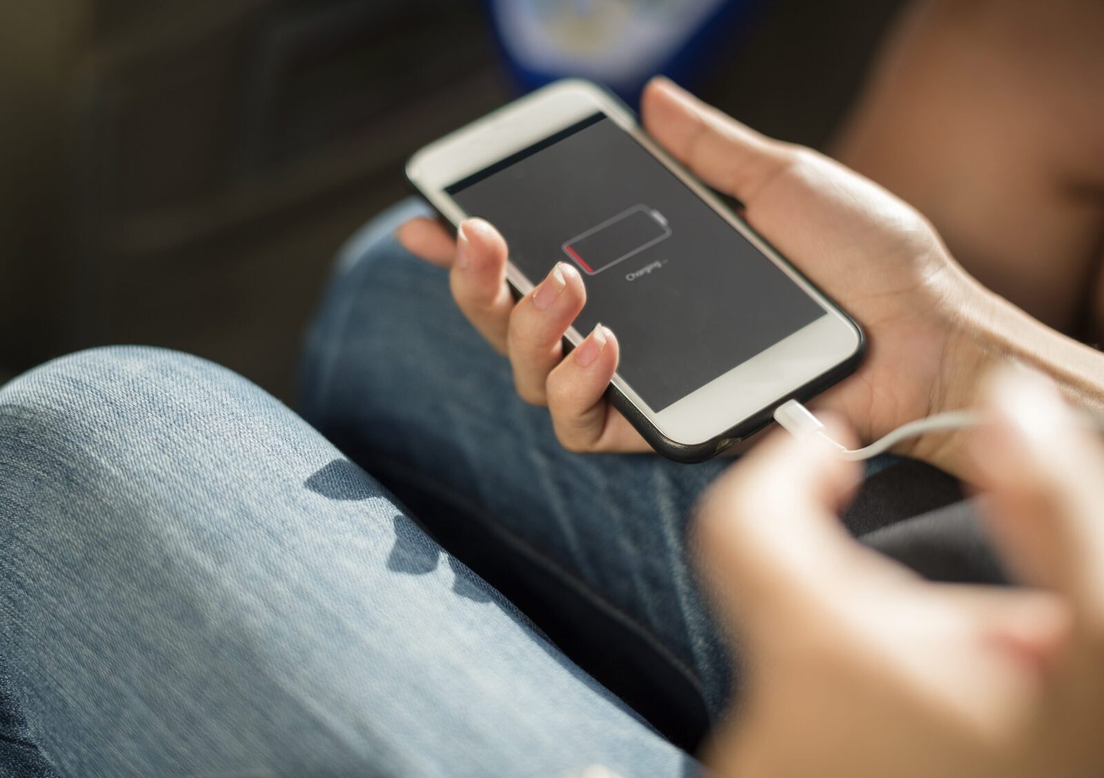 Telefonul mobil, un generator de căldură: Cum să eviți supraîncălzirea în timpul încărcării Supraîncălzirea telefonului în timpul încărcării este o problemă comună, dar adesea trecută cu vederea