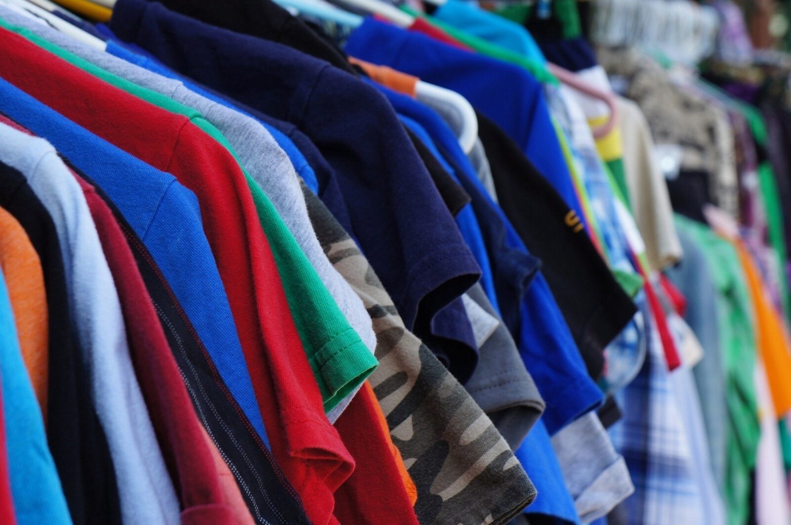 Guvernul propune reguli mai dure pentru importul de produse second-hand Diana Buzoianu, ministrul Mediului din partea USR, a publicat pe site-ul ministerului proiectul de ordonanță de urgență care urmărește înăsprirea regulilor privind importul de produse second-hand