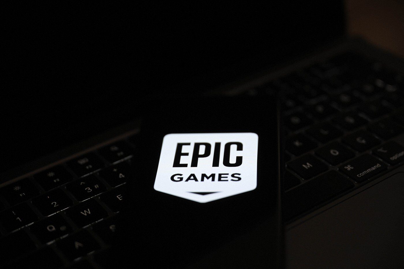 Epic Games, gigantul din spatele fenomenului Fortnite, va concedia angajați și va reduce costurile cu aproximativ 500 de milioane de dolari, după cum a anunțat CEO-ul Tim Sweeney într-un mesaj intern