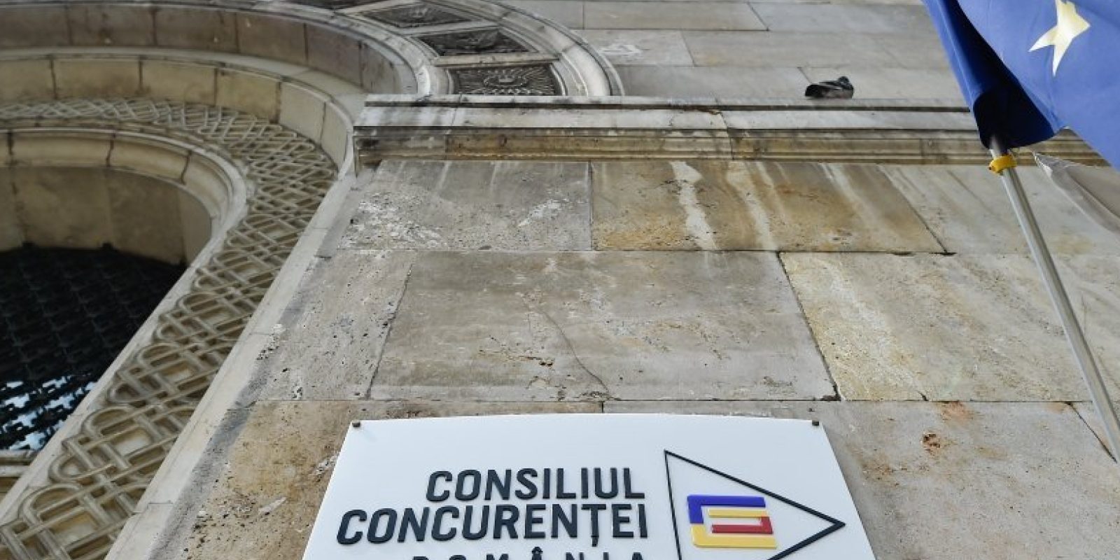 Consiliul Concurenței analizează preluarea Carrefour de către Pavăl Holding Consiliul Concurenței a demarat o investigație pentru a evalua potențialul impact al tranzacției de preluare a operațiunilor Carrefour din România de către Pavăl Holding, grupul de investiții al familiei Pavăl, cunoscut pentru lanțul Dedeman