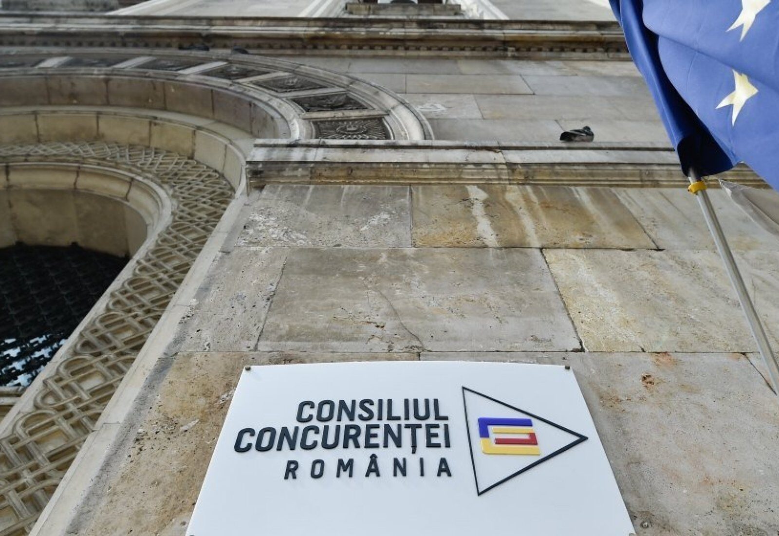 Consiliul Concurenței analizează preluarea Carrefour de către Pavăl Holding Consiliul Concurenței a demarat o investigație pentru a evalua potențialul impact al tranzacției de preluare a operațiunilor Carrefour din România de către Pavăl Holding, grupul de investiții al familiei Pavăl, cunoscut pentru lanțul Dedeman