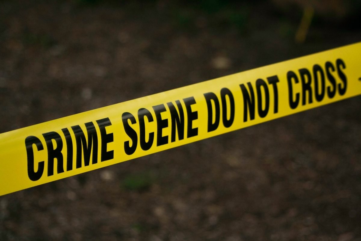 Crimă șocantă la Zărnești: Un bărbat găsit mort, fratele suspectat Un bărbat a fost găsit decedat în albia râului Valea Prăpăstiilor, lângă Zărnești, județul Brașov, potrivit informațiilor preluate de la Radio Brașov