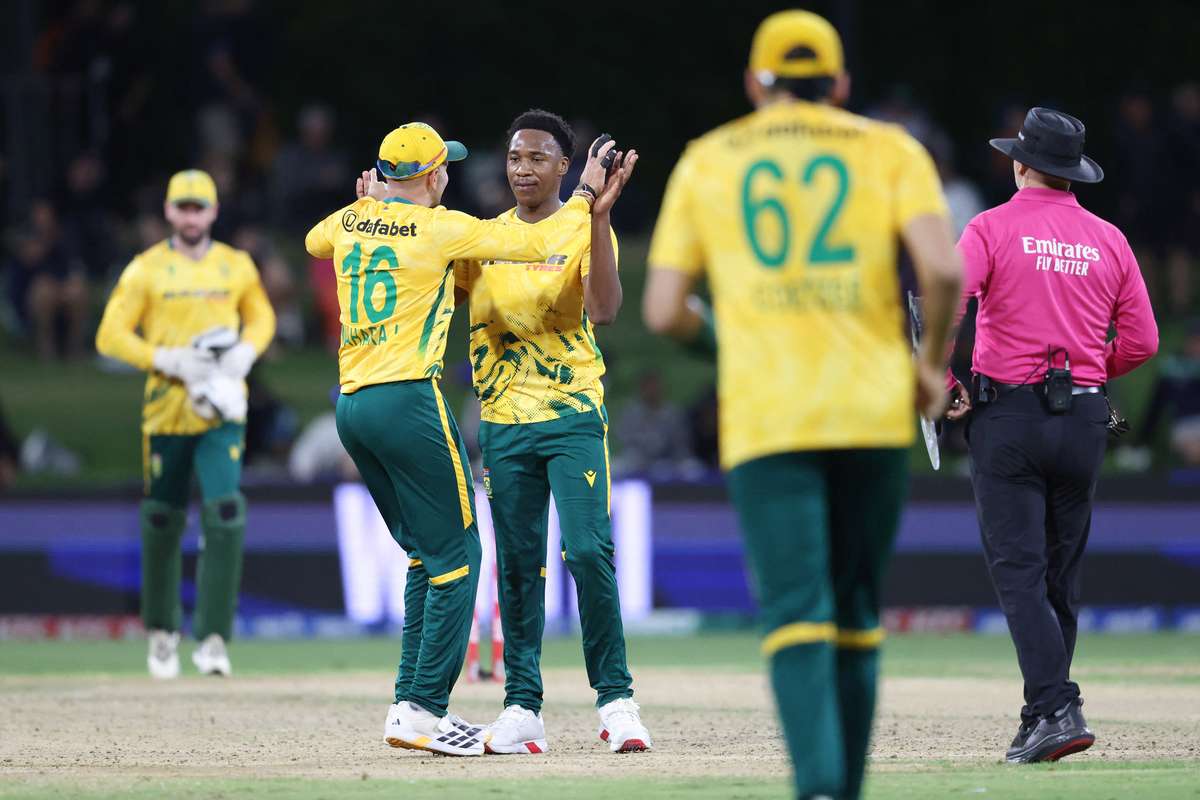 Debut de senzație pentru Mokoena: Africa de Sud învinge Noua Zeelandă într-un meci tensionat de cricket Mount Maunganui, Noua Zeelandă – Echipa de cricket a Africii de Sud a învins Noua Zeelandă cu șapte wicket-uri într-un meci cu scor redus, plin de emoție, în prima rundă a seriei Twenty20 International