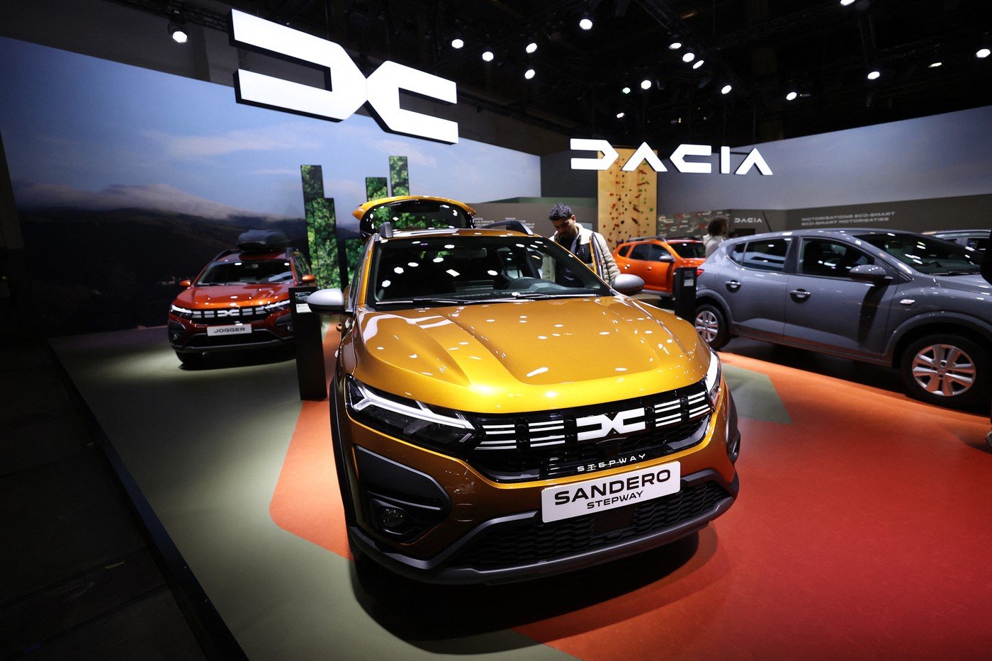 Dacia electrifică viitorul: patru modele full-electrice până în 2030 Dacia, producătorul autohton cu o puternică amprentă pe piața europeană, se pregătește pentru o tranziție majoră către electrificare