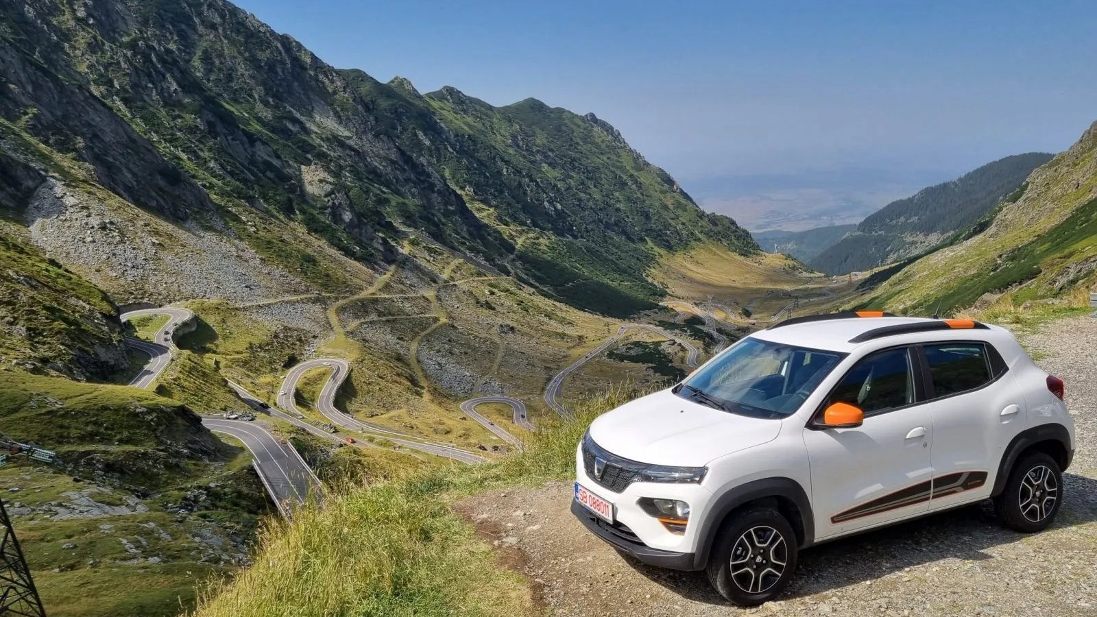 Dacia Spring la mâna a doua: Cum evaluezi starea bateriei fără investigații complicate Achiziționarea unei mașini electrice second-hand, precum Dacia Spring, necesită o atenție sporită asupra stării bateriei, componenta principală și cea mai costisitoare