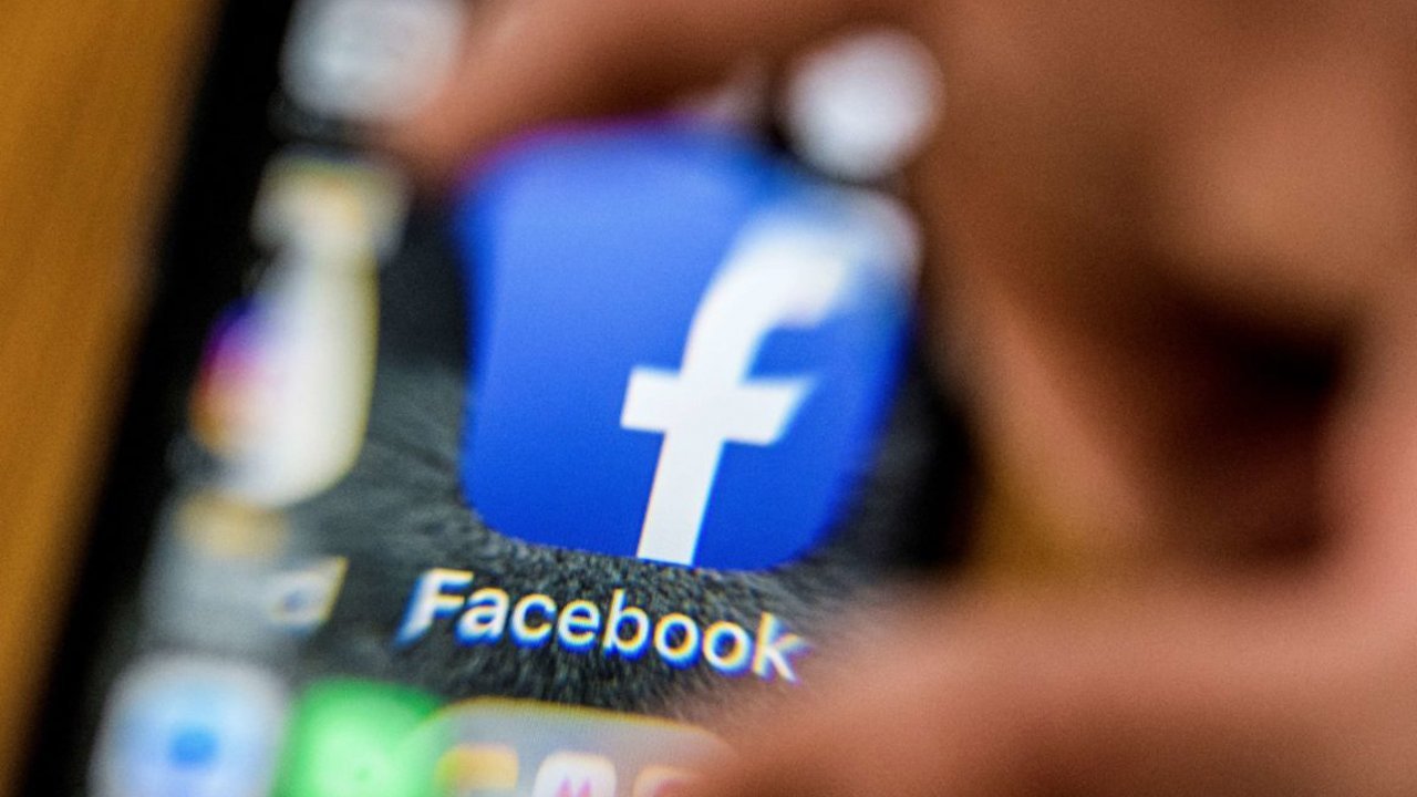 Facebook, afectat de o defecțiune majoră: Utilizatorii se confruntă cu mesajul „cont temporar indisponibil” Platforma de socializare Facebook a înregistrat o întrerupere majoră, afectând utilizatorii din întreaga lume
