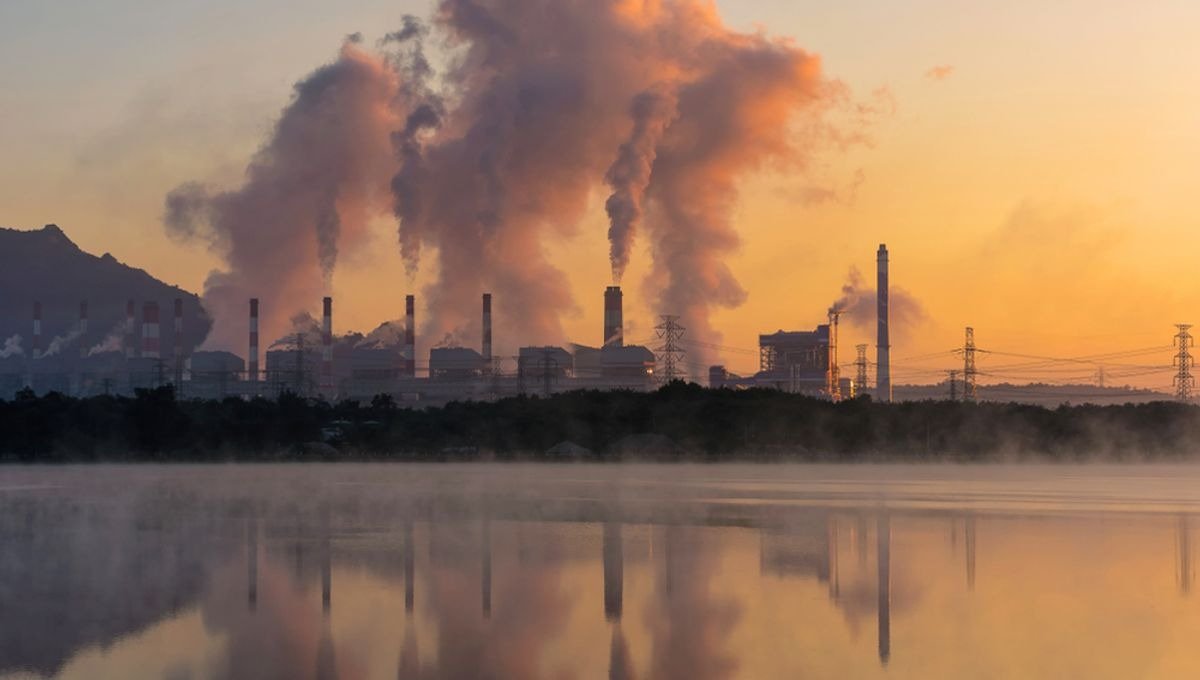 Dioxidul de carbon se transformă în mineral: O soluție promițătoare pentru emisiile industriale O nouă tehnologie promite să schimbe regulile jocului în lupta împotriva schimbărilor climatice, transformând dioxidul de carbon (CO2) emis de industrie în minerale solide, stabile