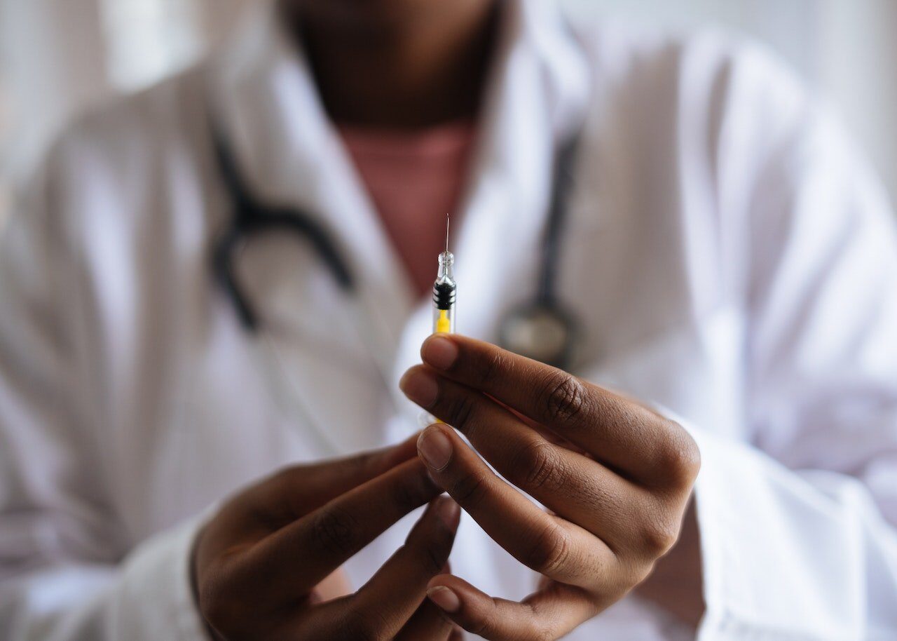 Medici din Covasna, trimiși în judecată pentru ucidere din culpă Parchetul de pe lângă Tribunalul Covasna a dispus trimiterea în judecată a doi medici care au activat la Unitatea de Primiri Urgențe (UPU) a Spitalului Județean de Urgență „Dr
