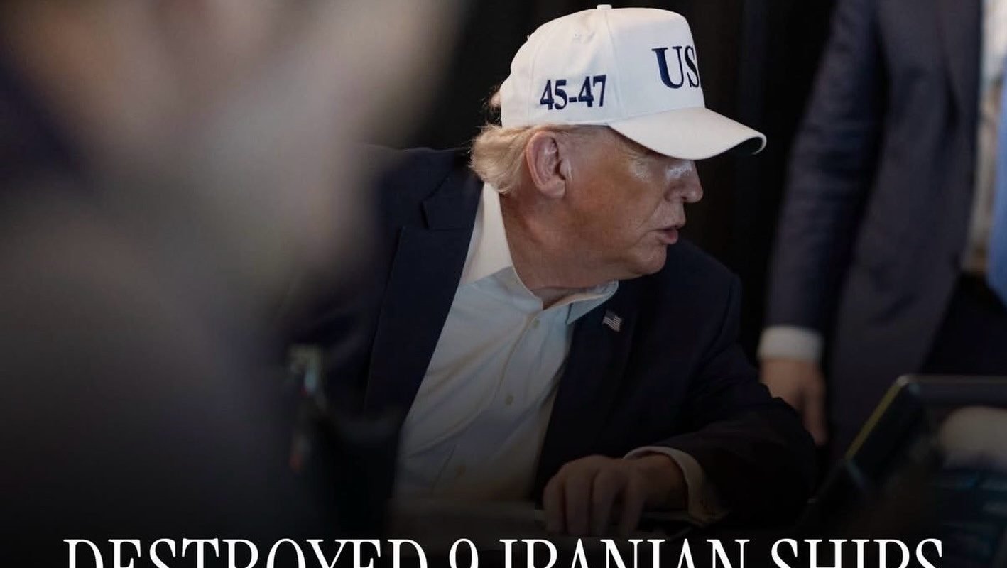 Trump anunță distrugerea unor nave iraniene, dar nu oferă detalii Fostul președinte american Donald Trump a făcut o declarație controversată duminică, prin care a afirmat că „nouă nave iraniene” au fost scufundate, iar „cartierul general al marinei iraniene a fost în mare parte distrus”