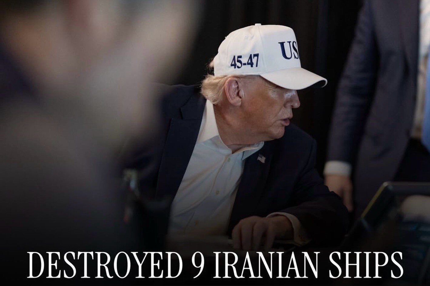 Trump anunță distrugerea unor nave iraniene, dar nu oferă detalii Fostul președinte american Donald Trump a făcut o declarație controversată duminică, prin care a afirmat că „nouă nave iraniene” au fost scufundate, iar „cartierul general al marinei iraniene a fost în mare parte distrus”