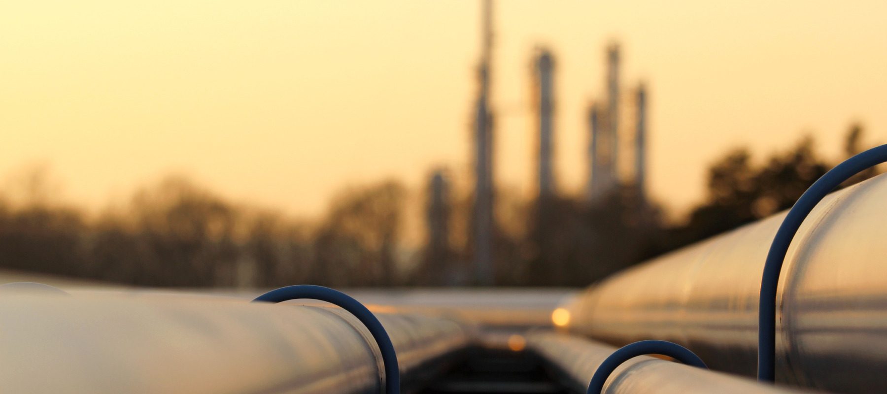 Prețul petrolului, în creștere bruscă după atacarea unui zăcământ iranian de gaze