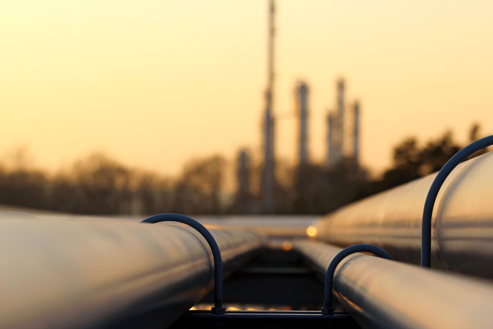 Petrolul, pe val după escaladarea conflictului în Orientul Mijlociu Bursa asiatică a debutat joi cu o majorare abruptă a prețului petrolului, pe fondul intensificării conflictului în Orientul Mijlociu și a atacurilor asupra infrastructurii energetice din regiunea Golfului