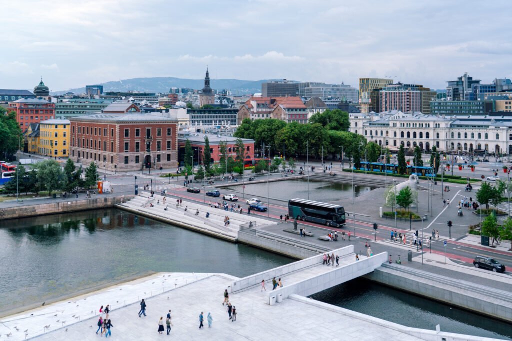 Oslo, lider mondial în materie de ecologie urbană Oslo, capitala Norvegiei, a fost desemnată cel mai ecologic oraș din lume, conform unui clasament realizat de Iglu Cruise, un comparator de oferte de călătorie, conform datelor preluate de agenția de presă Mediafax