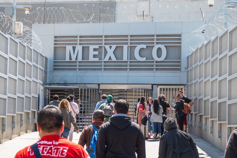 Mexic: Un deces în custodia ICE stârnește controverse și cere o anchetă Mexicul a exprimat o reacție dură după moartea unui cetățean mexican aflat în custodia Serviciului de Imigrare și Vamă al Statelor Unite (ICE)