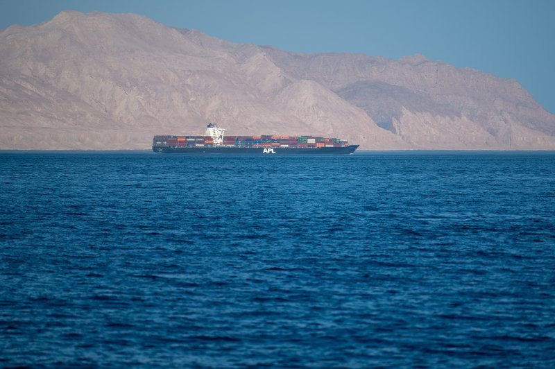 Traficul prin strâmtoarea Hormuz, redus cu circa 90%