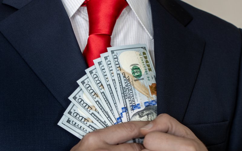 Piața financiară, în alertă: Petrolul scump, război îndelungat și riscul de stagflație Piețele financiare globale resimt presiuni crescute, pe fondul unei posibile escaladări a conflictului din Orientul Mijlociu și a menținerii prețului petrolului la cote ridicate
