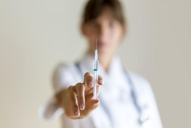 Injecțiile și percepția durerii: Cum ne influențează informațiile din jur O simplă injecție, banală pentru mulți, poate provoca uneori o durere mai intensă decât ne așteptăm