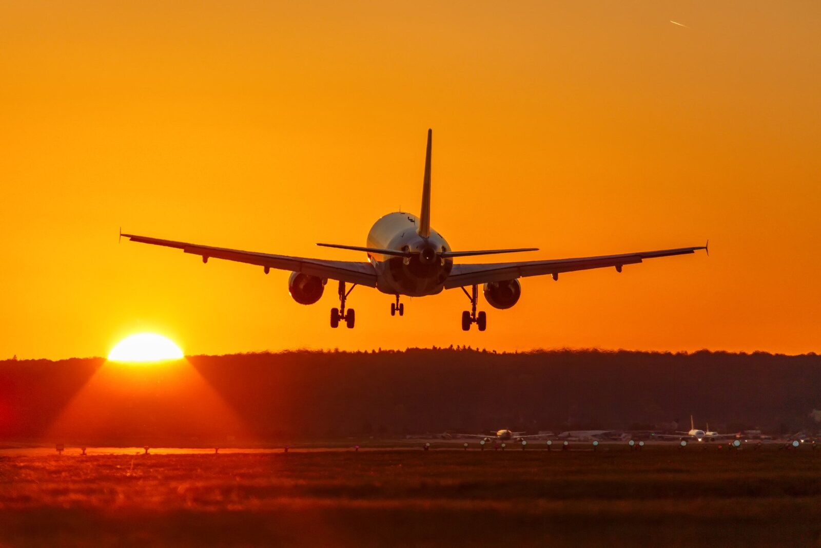 Expert în călătorii: Noaptea, momentul optim pentru a rezerva zboruri ieftine Un expert american în turism a dezvăluit un sfat util pentru călători: cele mai bune oferte la biletele de avion sunt disponibile noaptea