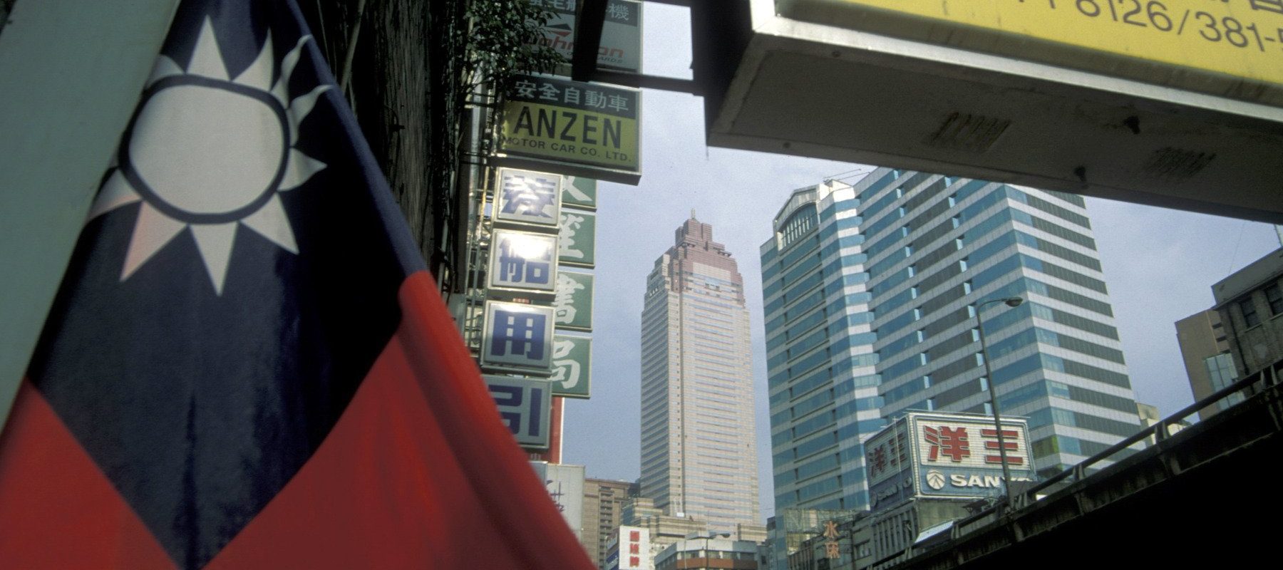 Xi Jinping invită liderul opoziției din Taiwan la Beijing, în contextul tensiunilor regionale Președintele chinez Xi Jinping a adresat o invitație liderului principalului partid de opoziție din Taiwan, Cheng Li-wun, pentru o vizită în China în luna aprilie