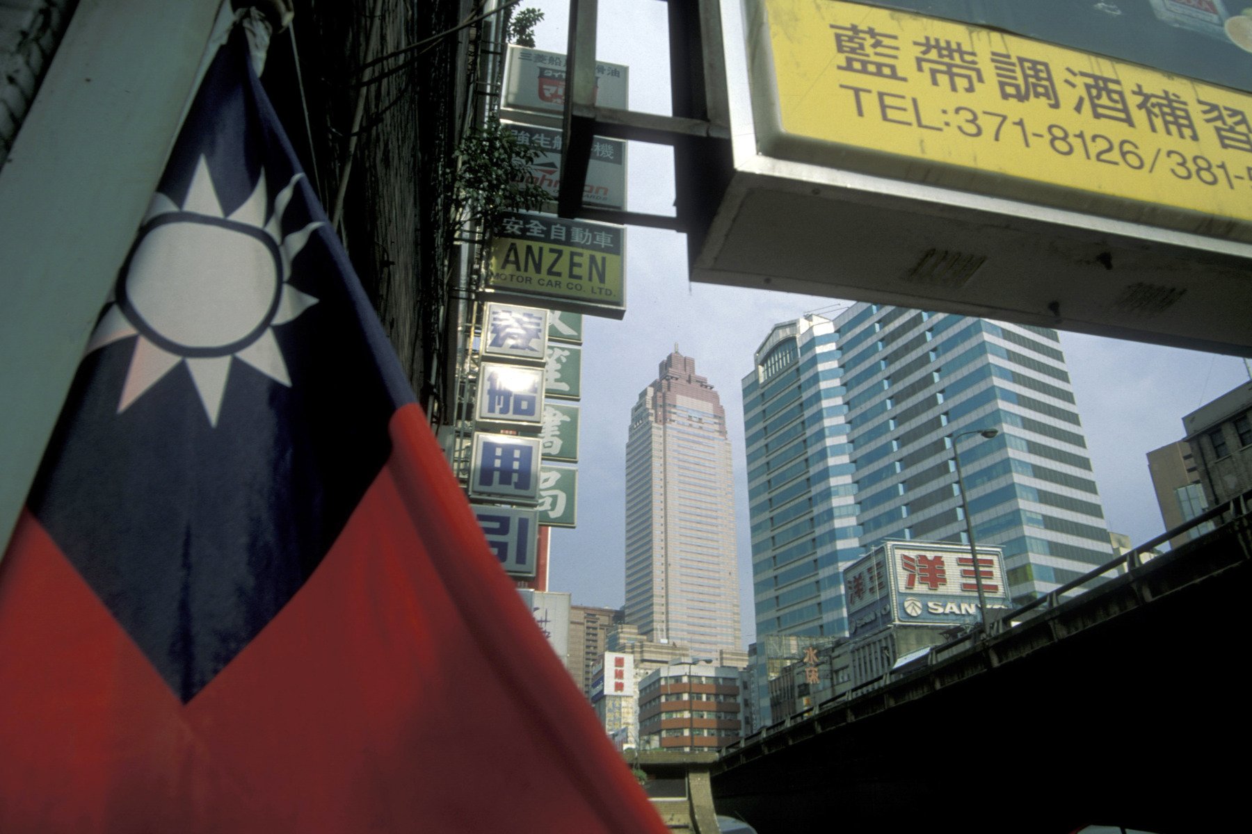 Xi Jinping invită liderul opoziției din Taiwan la Beijing, în contextul tensiunilor regionale Președintele chinez Xi Jinping a adresat o invitație liderului principalului partid de opoziție din Taiwan, Cheng Li-wun, pentru o vizită în China în luna aprilie