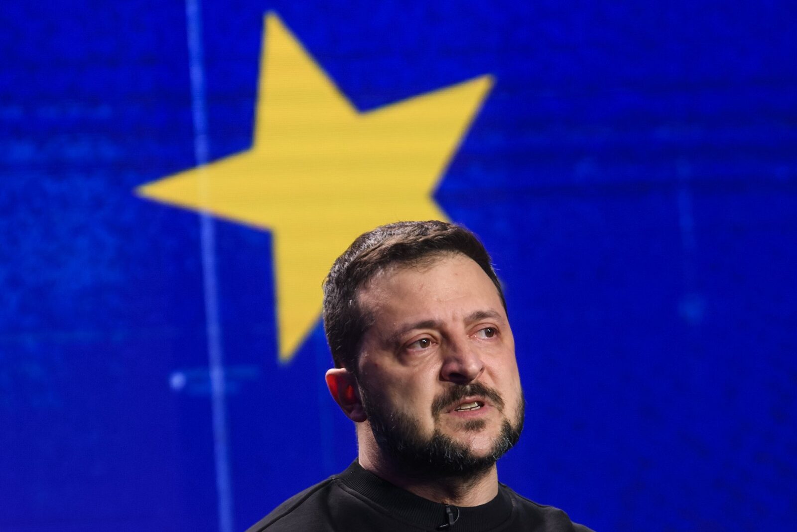 Ucraina, la un pas de începerea negocierilor de aderare la UE Președintele ucrainean Volodimir Zelenski a anunțat luni că țara sa va finaliza în următoarele zile toate pregătirile tehnice necesare pentru a demara oficial negocierile pe toate capitolele privind procesul de aderare la Uniunea Europeană