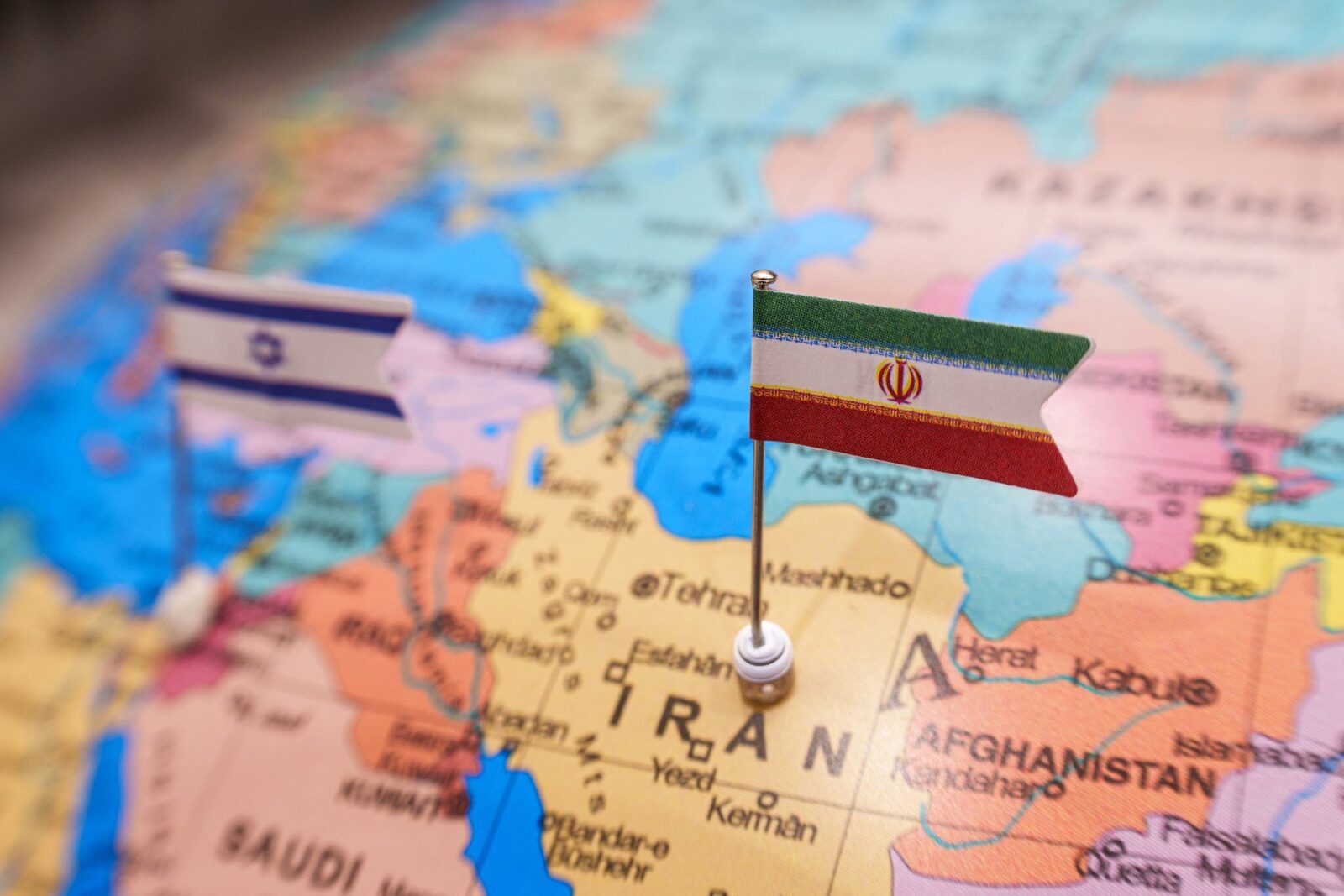 Israelul justifică atacurile asupra Iranului prin amenințarea nucleară la adresa securității sale Premierul israelian a explicat, într-o declarație recentă, că acțiunile militare ale țării sale împotriva Iranului au fost determinate de urgența de a contracara dezvoltarea unor noi instalații subterane