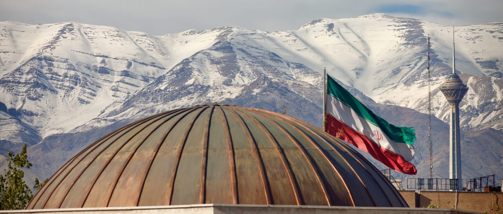 Iranul rămâne ferm pe poziție în privința armelor nucleare, dar așteaptă un semnal clar de la noul lider suprem Poziția Iranului referitoare la dezvoltarea armelor nucleare nu va suferi schimbări majore