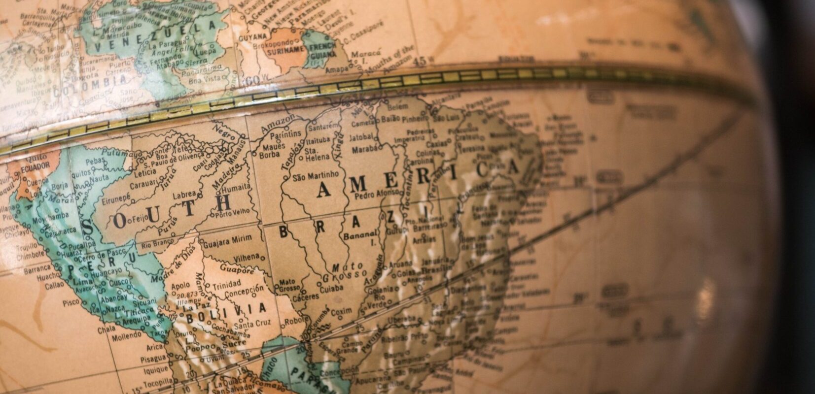 SUA și Ecuador, parteneri în lupta antidrog în apele internaționale Comandamentul militar american SouthCom a anunțat marți că a demarat operațiuni comune cu Ecuador pentru combaterea traficului de droguri în apele din Caraibe și Pacific