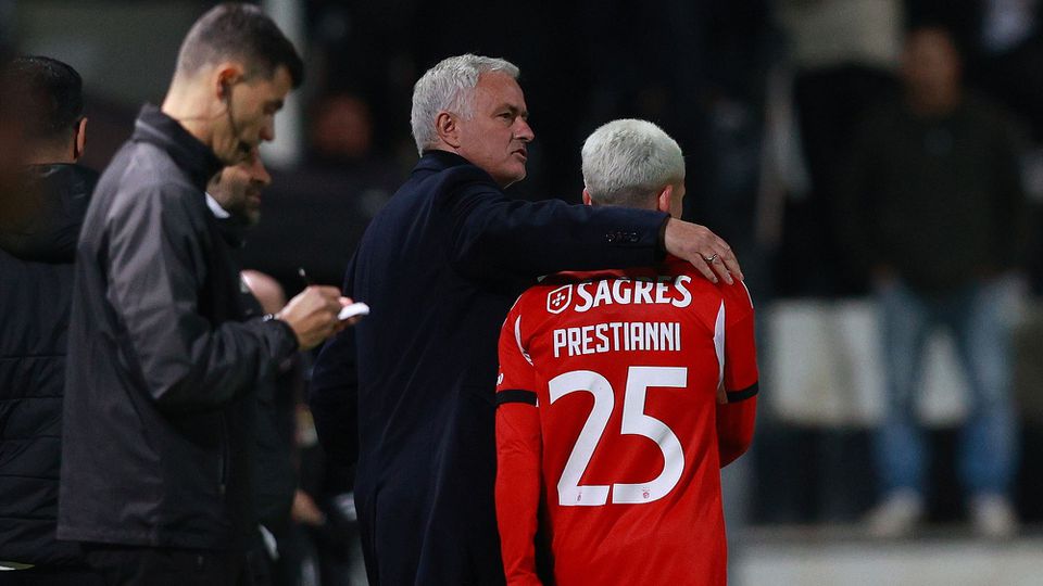 Gil Vicente și Benfica închid etapa în Liga Portugal Barcelos găzduiește în această seară meciul Gil Vicente – Benfica, partida care încheie etapa a 24-a din Liga Portugal Betclic