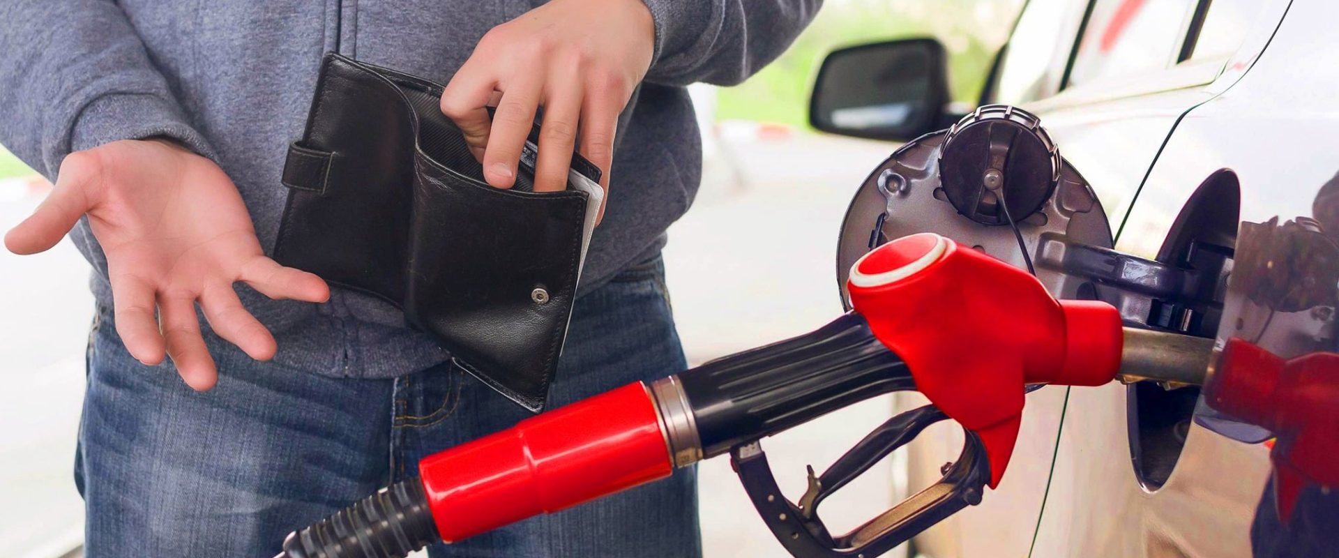 Cum poți reduce consumul de combustibil și să scoți mai mulți kilometri cu un plin În contextul prețurilor ridicate la carburanți, optimizarea consumului de combustibil devine o prioritate pentru mulți șoferi