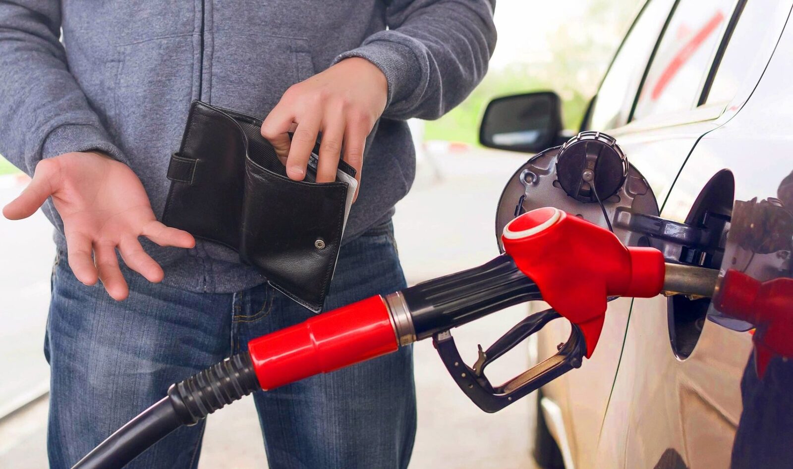 Cum poți reduce consumul de combustibil și să scoți mai mulți kilometri cu un plin În contextul prețurilor ridicate la carburanți, optimizarea consumului de combustibil devine o prioritate pentru mulți șoferi