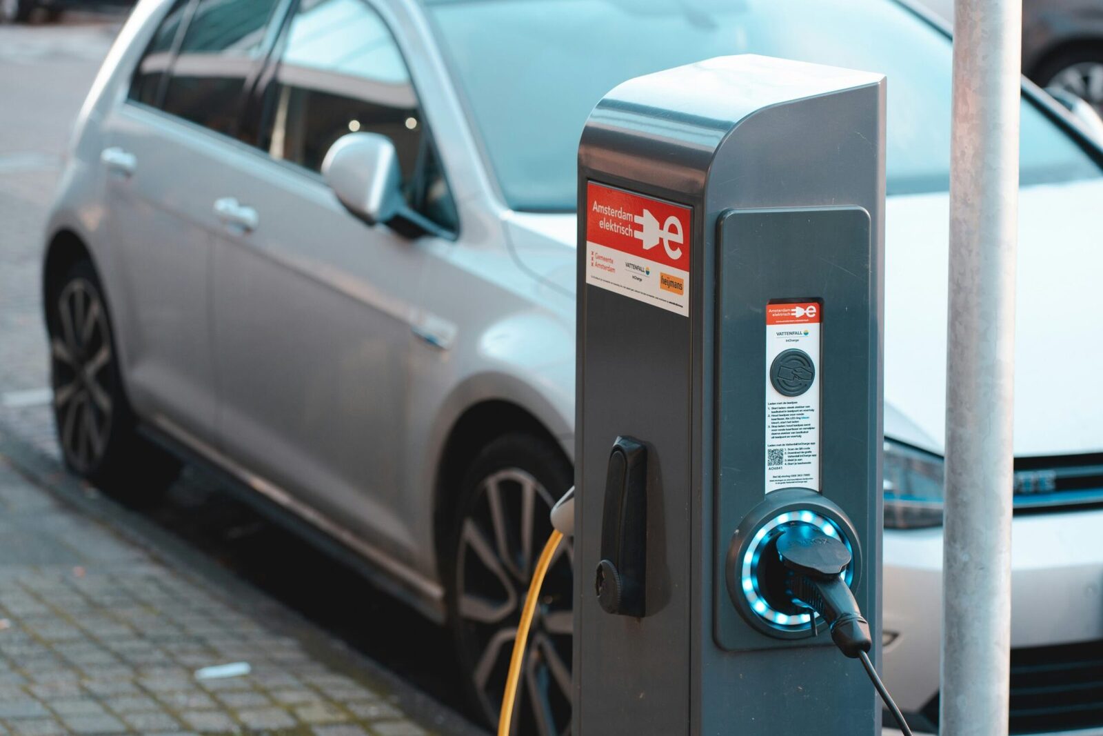Stații de încărcare electrice de un milion de euro pentru sectorul 3