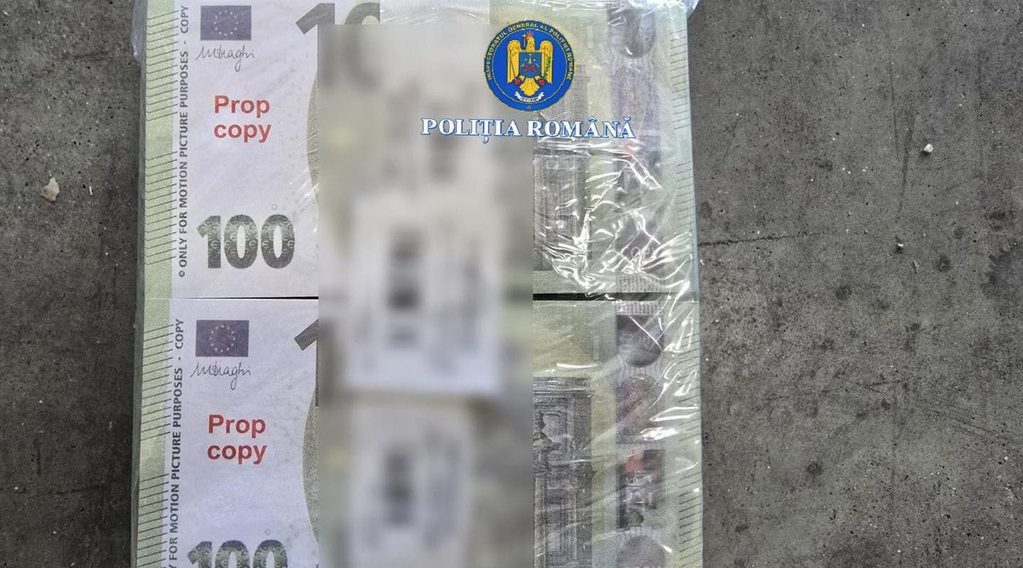 Operațiune de amploare: 1,2 milioane de euro falși, descoperiți într-o rețea de falsificare Polițiștii și procurorii au destructurat o rețea de falsificare de monedă care opera în România și Bulgaria, descoperind o cantitate impresionantă de bancnote contrafăcute