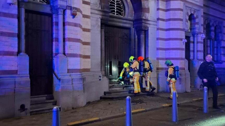 Explozie suspectă la o sinagogă din Liege: Guvernul belgian denunță un act antisemit O explozie a avut loc în noaptea de duminică spre luni în fața unei sinagogi din Liege, Belgia, eveniment care a stârnit reacții puternice din partea autorităților