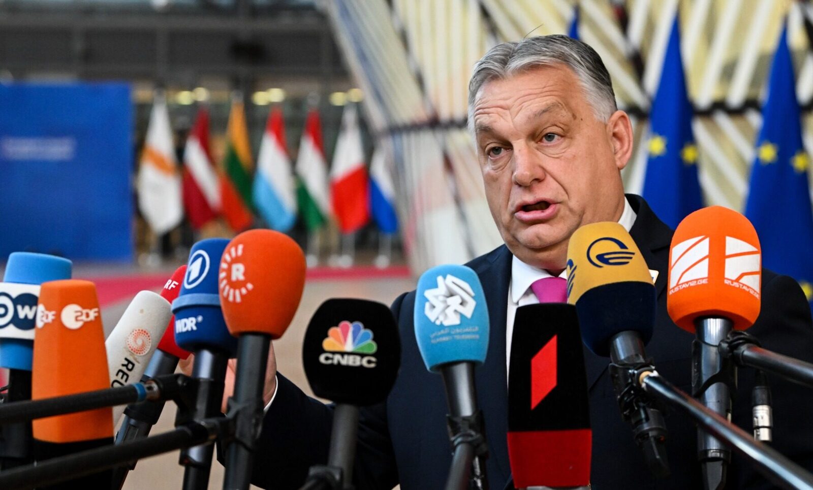 Orban blochează în continuare ajutorul financiar pentru Ucraina, în pofida eforturilor UE Bruxellesul a fost, din nou, scena unor negocieri tensionate unde liderii europeni nu au reușit să găsească o cale de compromis cu premierul ungar Viktor Orban