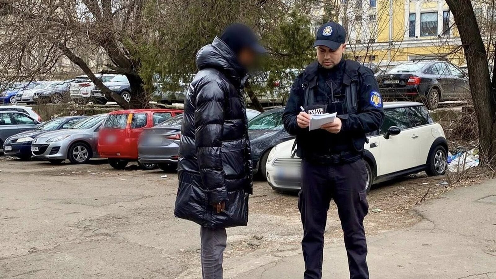 Poliția Locală București a amendat zeci de falși parcagii și șoferi cu probleme la mașini Poliția Locală a Municipiului București a intensificat acțiunile de patrulare în zonele cheie ale capitalei, aplicând peste 100 de amenzi falșilor parcagii