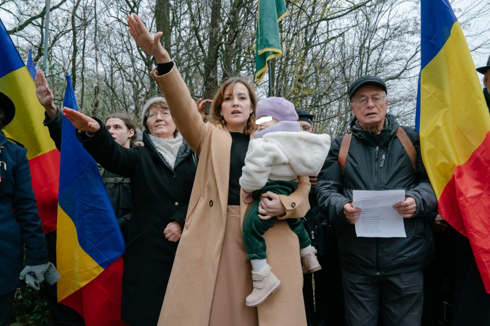 Inițiativă legislativă controversată: Abrogarea interdicțiilor privind simbolurile fasciste și negarea Holocaustului Un grup de parlamentari din partidele AUR, SOS, POT și neafiliați au depus o propunere legislativă cu impact major asupra legislației românești