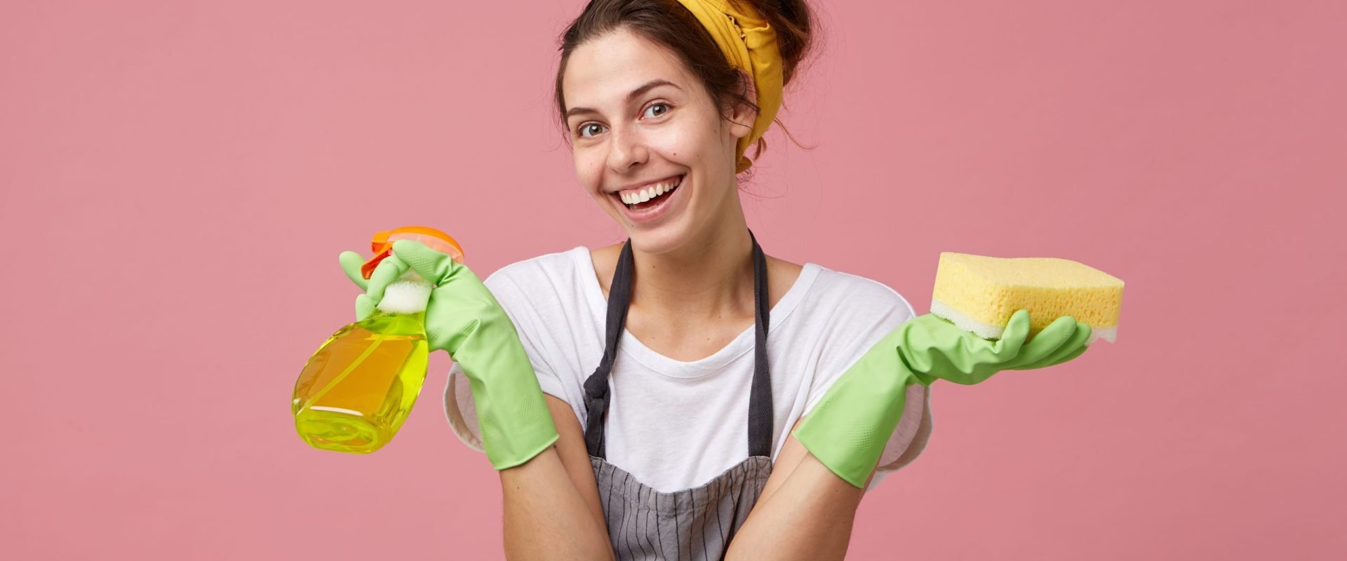 Salariile femeilor de serviciu: discrepanțe între sectorul public și cel privat Veniturile obținute de femeile de serviciu variază semnificativ în România, reflectând diferențe majore între sectorul public și cel privat