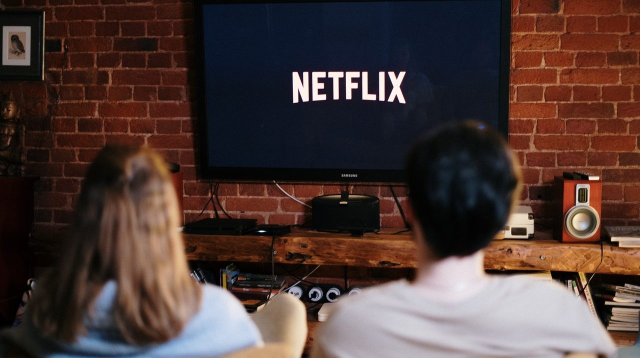 Jacob Tierney, creatorul „Heated Rivalry”, pregătește un serial despre Alexandru cel Mare Jacob Tierney, cunoscut pentru succesul serialului HBO „Heated Rivalry”, va scrie, regiza și produce un nou serial dramatic pentru Netflix