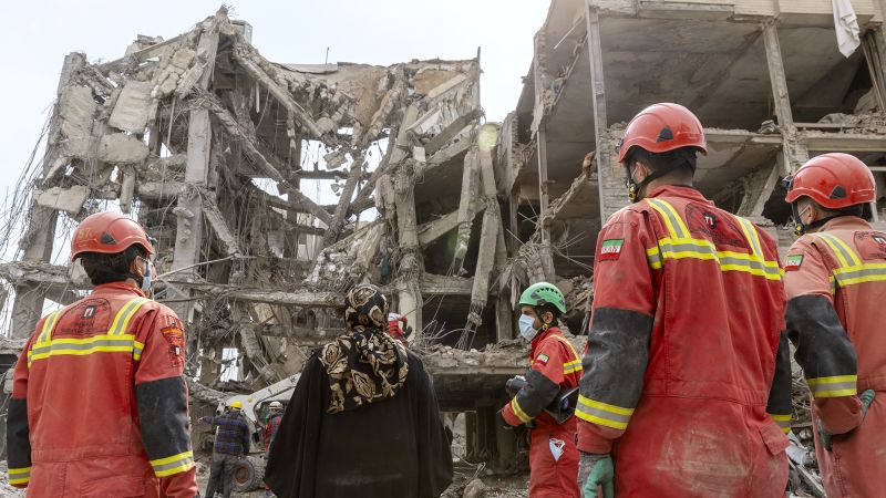 Mina anti-tanc americană, descoperită în apropierea orașului Shiraz, Iran Imagini publicate de presa de stat iraniană sugerează prezența minelor anti-tanc de fabricație americană într-o zonă rezidențială de lângă Shiraz, în sudul Iranului