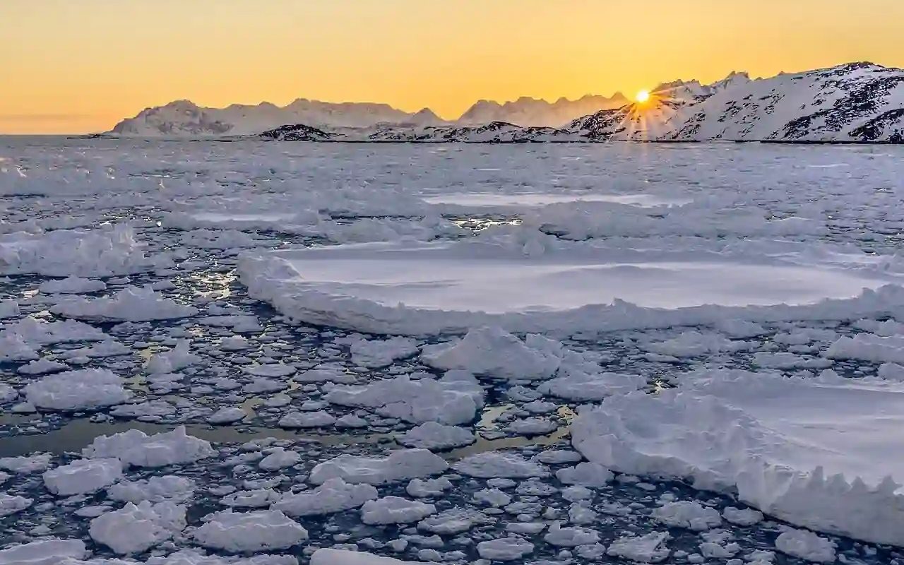 Topirea gheții polare încetinește rotația pământului: un efect al schimbărilor climatice Un nou studiu arată că topirea gheții polare, accelerată de schimbările climatice, afectează modul în care se rotește Pământul