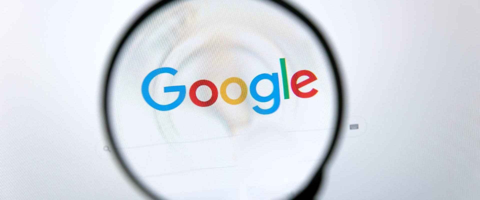 Datele personale, la un click distanță: cum te poate ajuta Google să-ți protejezi informațiile Motorul de căutare Google oferă utilizatorilor o unealtă pentru a gestiona și a solicita eliminarea datelor personale expuse online