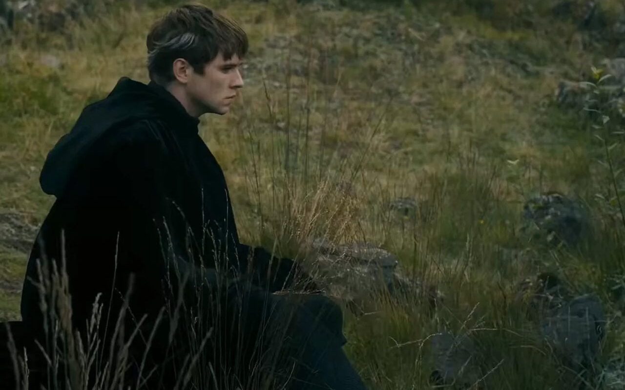 „Great Spring Sickness”: o epidemie care a zguduit Westeros-ul O boală cu o rată de mortalitate ridicată și o răspândire rapidă, „Great Spring Sickness”, a lovit lumea fictivă a Westeros-ului în anul 209 AC, pe o durată de aproximativ doi ani, transformând orașele mari în epicentre ale dezastrului