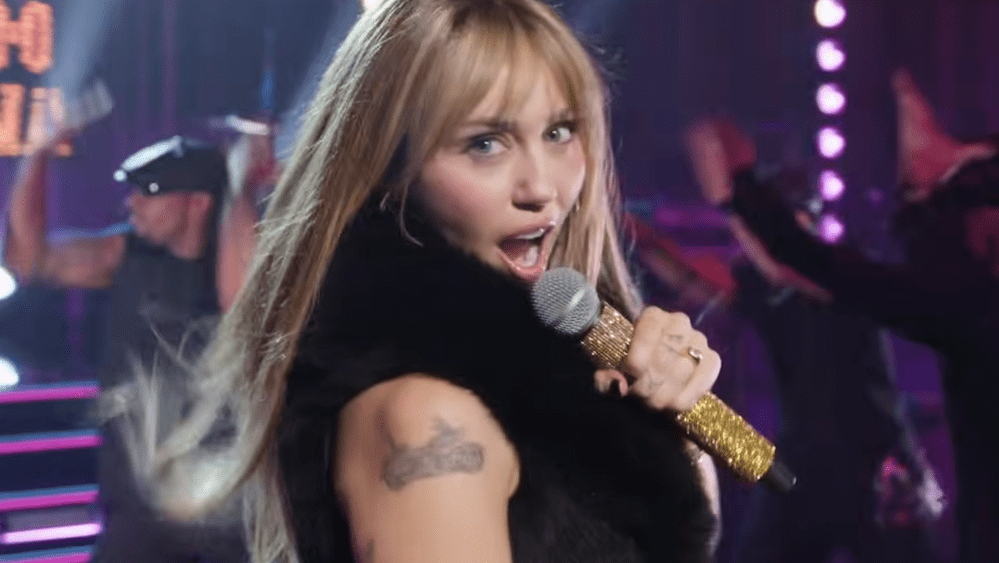 Melodii, invitați și miley cyrus: Show incendiar