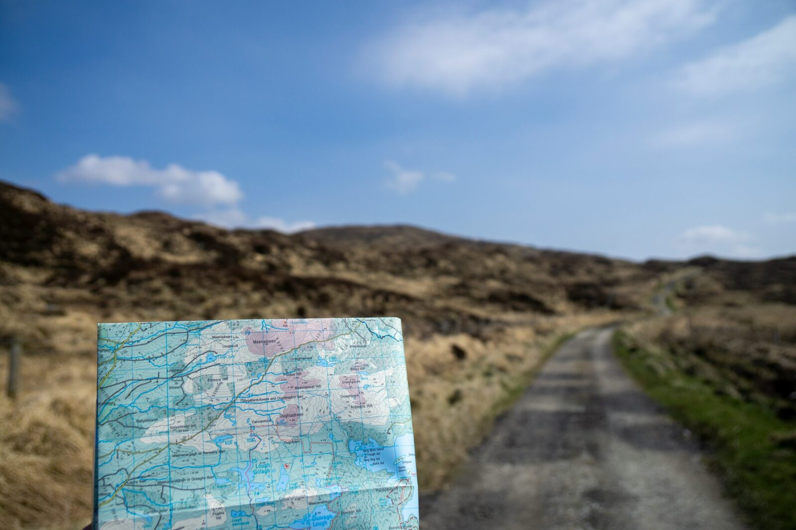O zonă de conflict din Irlanda se transformă într-un paradis pentru iubitorii de literatură Granița dintre Irlanda și Irlanda de Nord, odinioară un punct fierbinte pentru contrabandiști, paramilitari și forțe de ordine, se pregătește pentru o metamorfoză neașteptată